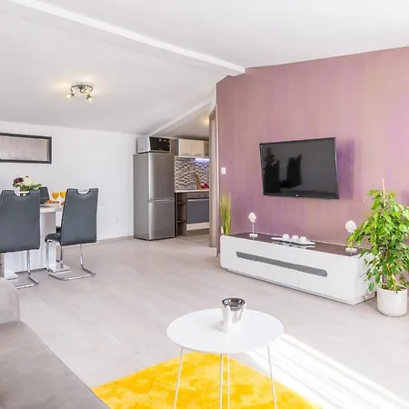 Apartments Deluxe N *